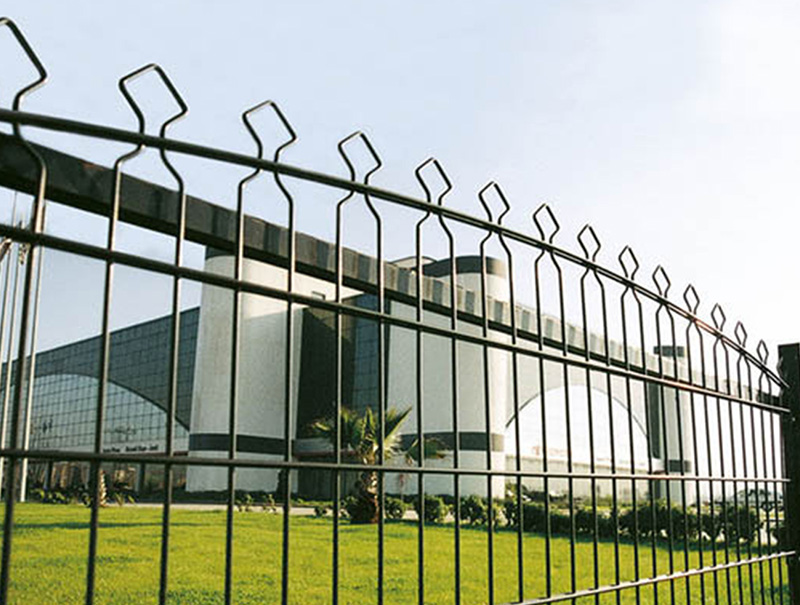 Painéis decorativos para cercas de arame